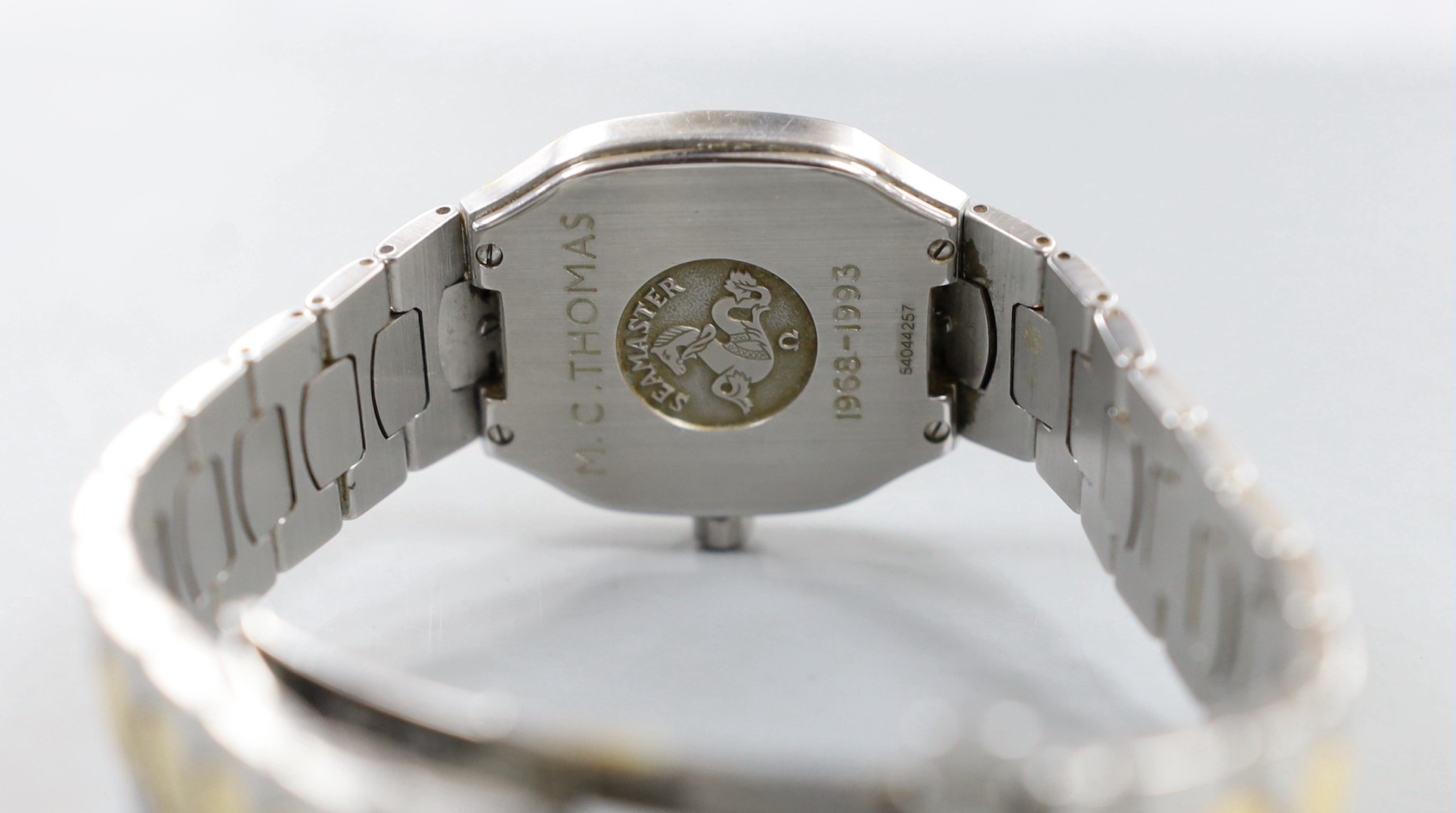 A gentleman's modern steel and gold plated Omega Seamaster quartz wrist watch, case diameter 32mm, with box, no papers.
